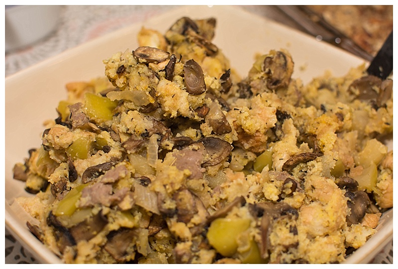 Cornbread Stuffing with Sausage and Apples